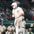 日大三　４番・田中諒の決勝弾で節目の夏３０勝　雨中の悪条件を制して２年ぶり初戦突破　豊橋中央は甲子園初勝利ならず