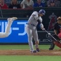 大谷翔平、詰まってるのに“確信歩き”が話題「とんでもねーな」「漫画かよ」衝撃の一発にファン騒然