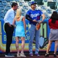 大谷翔平、エンゼルス名物リポーターと再会　おなじみ「エリカさん」はブルーワンピでバッチリ