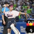 【ヤクルト】「水曜日のカンパネラ」詩羽がワンバン始球式　自己採点は「10点中５点です」