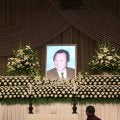 【主な参列者】釜本邦茂さん通夜に宮本恒靖会長、松平健、永島昭浩、前園真聖ら各氏／主な参列者