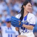 ミニスカで豪快足上げ…美女アスリートが始球式を回顧　SNS投稿に称賛の嵐「全てが美しい」