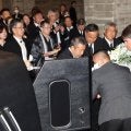 釜本邦茂さんの葬儀しめやかに　松平健らが弔辞　ＦＩＦＡアンセム流れる中で出棺、ひつぎにはＧ大阪のユニホームなど