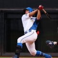 日本ハム　４年目有薗、プロ初安打は左中間先制二塁打「積極的に打つことを意識」「ホッとしてます」新庄監督が記念のボール掲げる