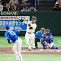 【巨人】丸佳浩が14本目先頭弾「ナカジさんにパワーもらえた」引退セレモニー中島宏之氏に感謝