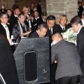 釜本邦茂さん 教え子に運ばれ旅立つ