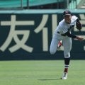 横浜は5回を終えて1ー1の同点！スタメン抜擢の1年生が好返球も判定はセーフ【25年夏甲子園】