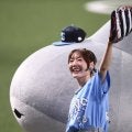 「可愛すぎるな、３６歳に見えない」マウンド降臨の人気美人声優にＳＮＳ衝撃　あちゃ～な大暴投姿が反響「めちゃくちゃいい顔してる」「めっちゃ良いフォーム、なおこの後…」