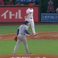 なんだ、ただの聖人か… 大谷翔平、マウンドから絶叫で“まさかの光景”「スゴいな…」相手ベンチのリアクションも話題に「仲良いなw」「人間性もMVP」