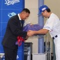 中田翔 引退会見に大野らが駆けつける