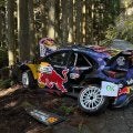 WRCジャパン：SS3でクラッシュアウトのジョッシュ・マカリアン、現場に救急車が到着