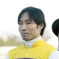 １１月５日の調教中に落馬負傷した大野拓弥騎手は胸部骨折で全治３か月の見込み