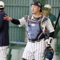 【侍ジャパン】岸田行倫「癖で捕ったらすぐに投手に返しちゃうので」ピッチクロック適応に励む