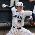 【侍ジャパン】大勢ら投手陣と内野陣がピッチコム使用したけん制練習「サイン忘れることはない」