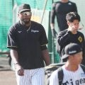 【阪神】“ドリス塾”開講！高知・安芸キャンプのブルペンなどで若虎たちに熱血指導送る