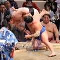 藤ノ川が平幕唯一の全勝　体格差ものともせず獅司を破る　解説の琴風浩一さん「思い切りが良い」