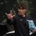 阪神　安芸に糸井ＳＡ降臨！　左手にグローブをはめて颯爽と登場　臨時コーチとして西純ら若手野手へ指導する予定