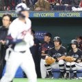 侍ジャパン　井端監督は厳しい表情を崩さず　９四死球に「適応していかないといけない」具体策も「多少、配球を変えていくとか」