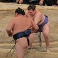 21歳の安青錦「年とか関係ない」41歳玉鷲に勝って１敗キープ　優勝争いで大の里に並んだ