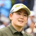 岩井明愛がLPGA表彰式のオフショット公開　グリーンジャケットでヘアメイクの様子も