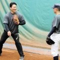 巨人・田中将が中学生に熱血指導　身ぶり手ぶりのマンツーマンレクチャー　ブルペンで投球に熱視線