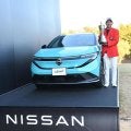 優勝した小木曽に日産自動車から電気自動車（ＥＶ）の新型「日産リーフ」贈呈　ゴルフ日本シリーズＪＴカップ