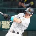 【阪神】佐藤輝明が飛躍のフォームを自ら解説「変えたのは右足の使い方」すぽると！生出演で実演