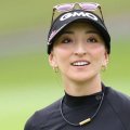 「ケーキでかっ！」女子ゴルファー脇元華「私は大幸せ者」仲間からのお祝いラッシュに感激　超特大ケーキに反響