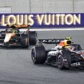 F1で“無念のラストラン”　総合王者ノリスと戦った角田裕毅への厳格ジャッジに異論「ユウキの走行は危険で不必要なもの」