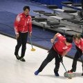 【カーリング】日本男子の試合中に複数トラブル発生…途中交代、消灯、ブラシ破壊も