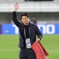 神戸、今季限りで退任の吉田孝行監督ラストマッチ　試合後は就任時の獲得タイトルと同じく３度宙を舞う