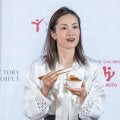 味の素VPのミラノ五輪パラ特別メニュー丼お披露目　「しっかり日本の風味」荒川静香さん驚く