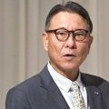 ヤクルト　池山監督「還暦パーティー」で真っ赤なタキシード　ド派手スタイル、スタイルも際立つ