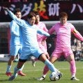 柿谷曜一朗の引退試合、本田圭佑が主役？　背番号４の先制弾で記念マッチ幕開け