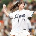 鷹の優勝旅行に現れた美人モデル　名捕手の父とゴルフ満喫…ウキウキ報告が「かわいすぎ」
