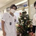 ロッテ中村奨吾、こども病院を訪問「試合に出て元気を届けたい」　今江氏とともに寄付も