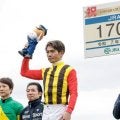 戸崎圭太騎手がJRA通算1700勝達成！ 「今後も怪我なく勝ち星を積み重ねていけたら」