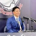 西武移籍の桑原将志が入団会見で決意新た「僕にしかない気持ちの部分を評価してもらった」ファンからのサプライズ寄せ書きには「きつねダンス」に期待？！