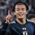 サッカー日本代表・上田綺世　モデル美人妻との２ショットに反響「なんて可愛い夫婦」「いい写真！」