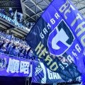 ｢(注)手前の変顔がプロサッカー選手｣G大阪DFとお笑いトリオ芸人が“立場逆転”ツーショット！｢芸人さんみたいなサッカー選手とサッカー選手みたいな芸人さん（笑）｣