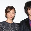 ｢すっかり恒例の?!｣柴崎岳＆真野恵里菜夫妻が“偶然のペアルック”家族ショット公開！｢とてもhappyな気持ちになれます｣｢まのさん綺麗だぁ｣