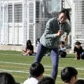 元五輪代表の福島千里さんが小学校を訪問　児童企画の鬼ごっこも