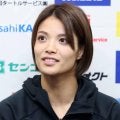 【柔道】阿部詩が新年に胸元のぞく赤のキャミソール姿披露「あら美人さん」「夏ですか」の声