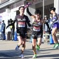 国学院大７区・高山が歴代２位１時間０分５４秒の区間賞で２位浮上「４年間の集大成。めちゃくちゃ楽しかった」ハーフ換算で６０分１９秒の好タイム　先頭の青学大へ詰め寄る