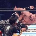 ドーム大歓声　ウルフアロンがプロレスデビュー戦でいきなり王座奪取！「やっとプロレスラーになれた」王者ＥＶＩＬを変形三角絞めで失神させる　ベルト巻き雄たけび　決意丸刈り＆ショートタイツ姿で鮮烈初陣