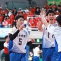 4連覇狙う男子・駿台学園は「攻める」流れで盤石のストレート勝ち　春高バレー