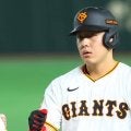 岡本和真、英語で会見「全力を尽くします」　ブ軍入り決め手は娘の“一言”「かわいい」