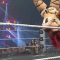 「受け身えぐ」日本人女子レスラー、米マットで“ど派手”に1回転 トップロープからフットスタンプ被弾も華麗な身のこなし
