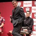 神戸スキッベ監督　ギリギリ来日で「靴がスーツに合っていない」つかみＯＫでファンの心もガッチリ　「情熱的なサッカーを」