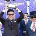 スタッフ大感激のフォーエバーヤング祝勝会に羨望の声「あまりに可愛いグッズ」「オーナーが遠くまで…」